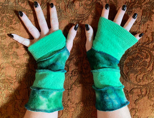 Green on green cashmere armwarmers